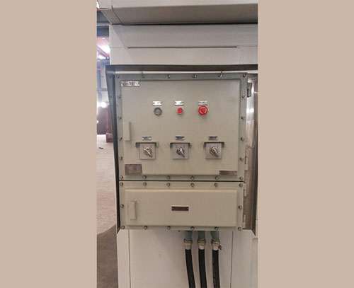 防爆配電箱現場調試圖